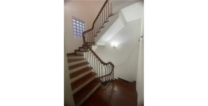 CÁCH 1 NHÀ RA PHỐ NGUYỄN THÁI HỌC BA ĐÌNH-MẶT NGÕ Ô TÔ-113M 4T-TIỆN ÍC